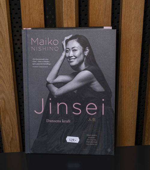 Bilde av bok med kvinne på forsiden
