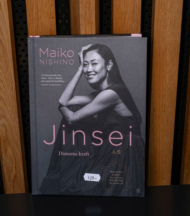 Bilde av bok med kvinne på forsiden