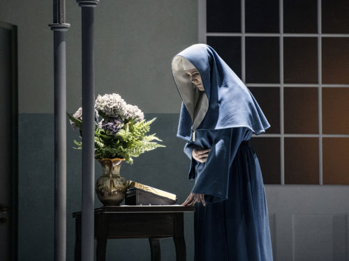 Nina Gravrok i rollen som Søster Angelica. Foto: Erik Berg