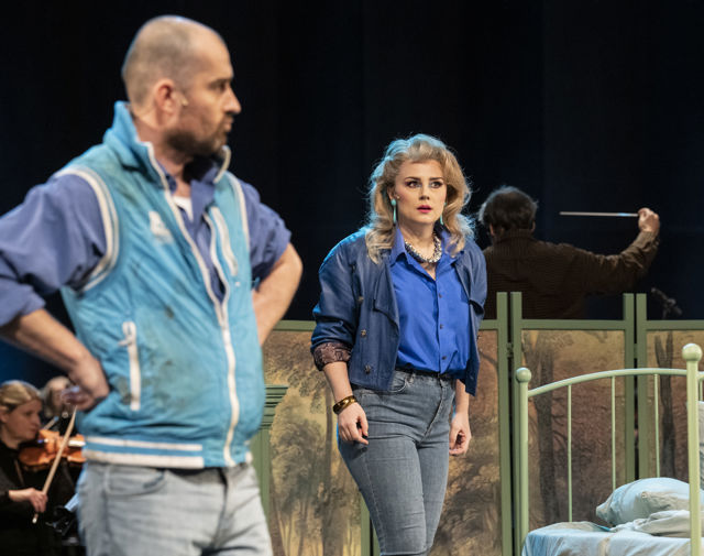 Johannes Weisser som Gianni Schicchi og Lina Johnson som Lauretta