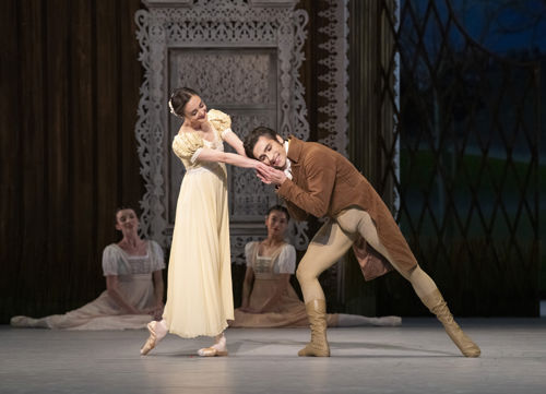 Natasha Dale Jones og Lucas Lima i rollene som Olga og Lenskij i balletten Onegin.