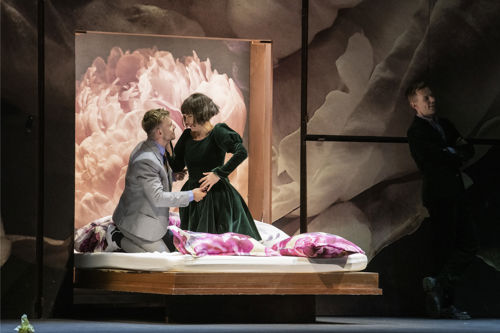 Greven (Alasdair Kent) og Rosina (Lilly Jørstad)
