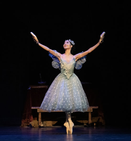 Ballerina på tåspiss i alvekostyme