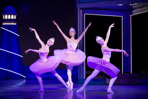 Tre franske damer danser