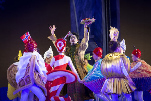 Dansere fra Ballettskolen i gotteri-kostymer
