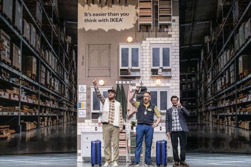 Tre menn foran stor Ikea-plakat