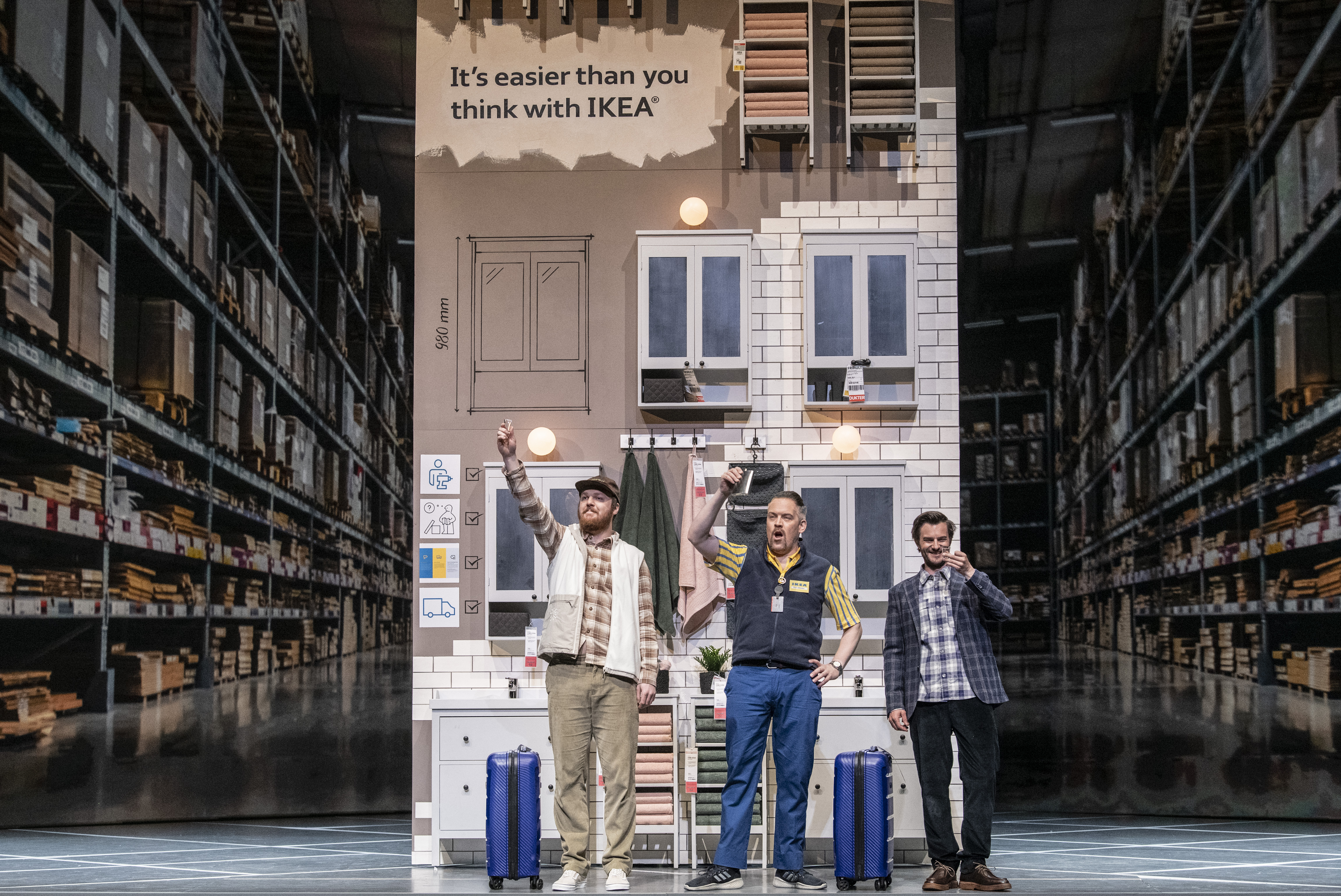 Tre menn foran stor Ikea-plakat