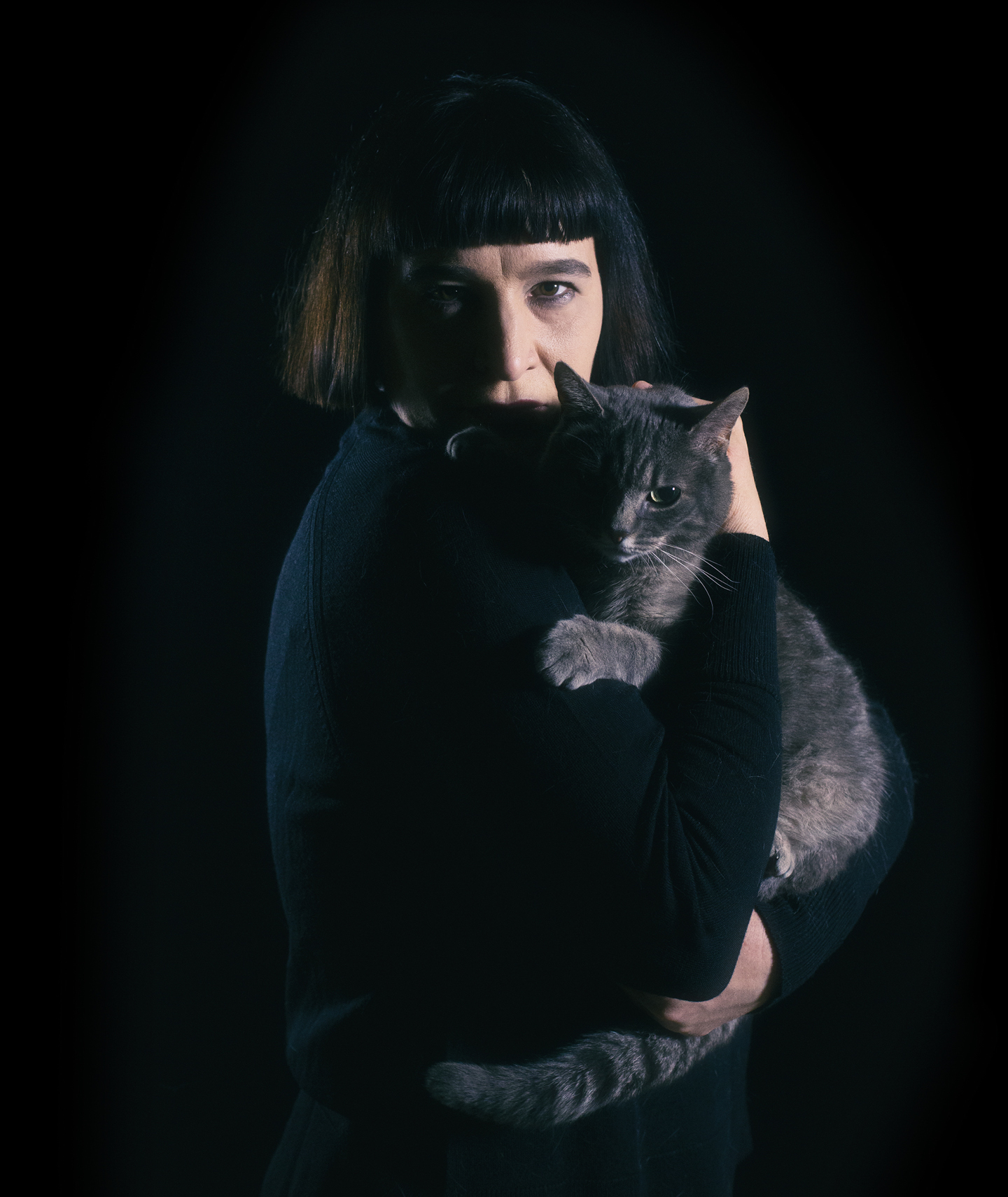 Kvinne med katt