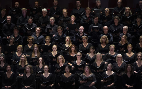 Sangkor i svart konsertantrekk