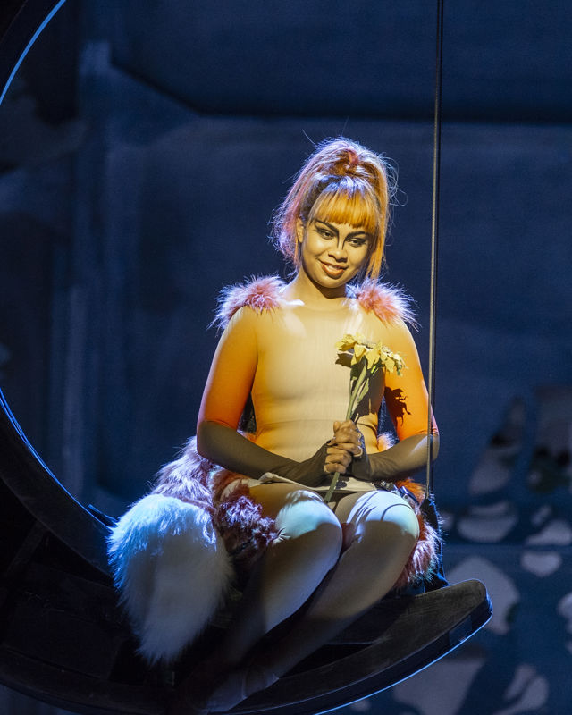 Kvinne i revekostyme