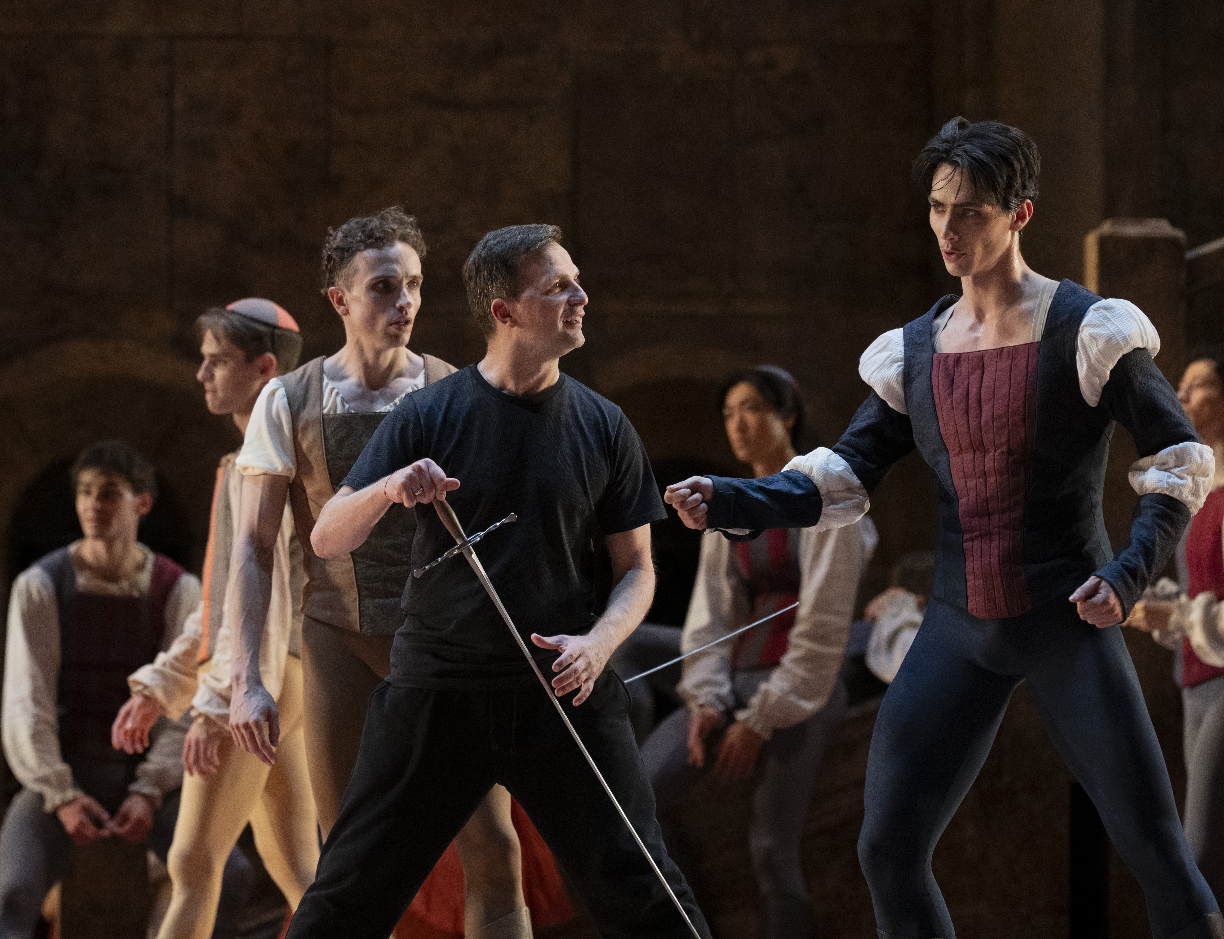Koreograf Kaloyan Boyadjiev jobber med danserne under sceneprøve til Romeo og Julie.