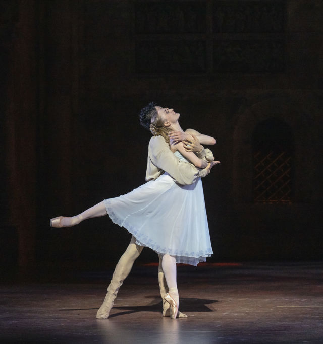 Romeo og Julie danser