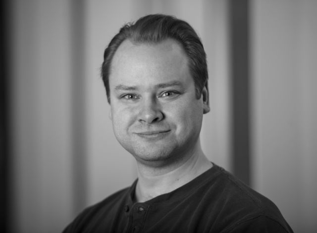 Svart-hvitt portrett av mann