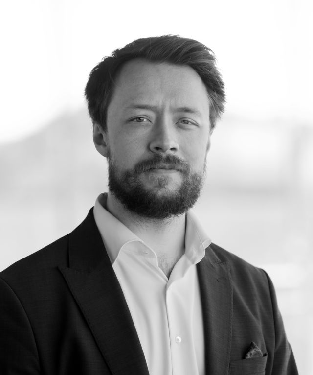 Portrett av ung mann med skjegg